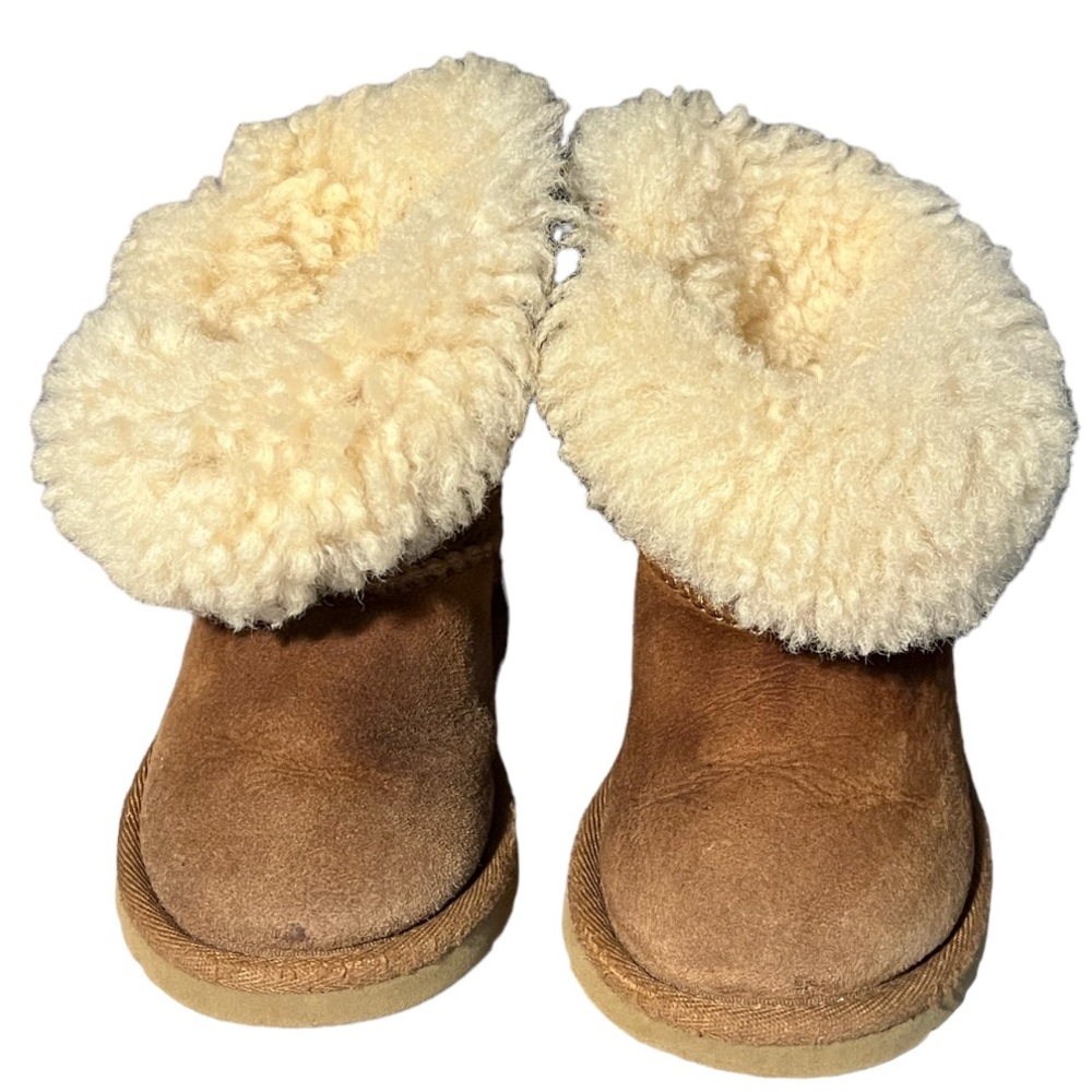 Uggs, size 6 (toddler). Good condition.